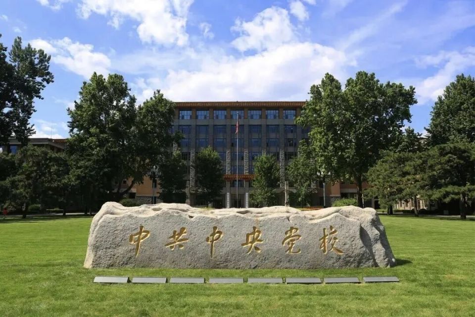 几个关键词看全国两会_腾讯新闻