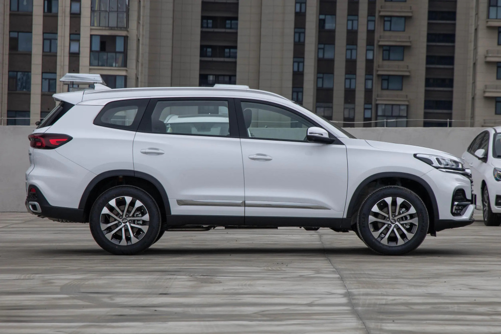 可选手动挡 七座,瑞虎8荣耀版上市,售价10.99万起_腾讯新闻