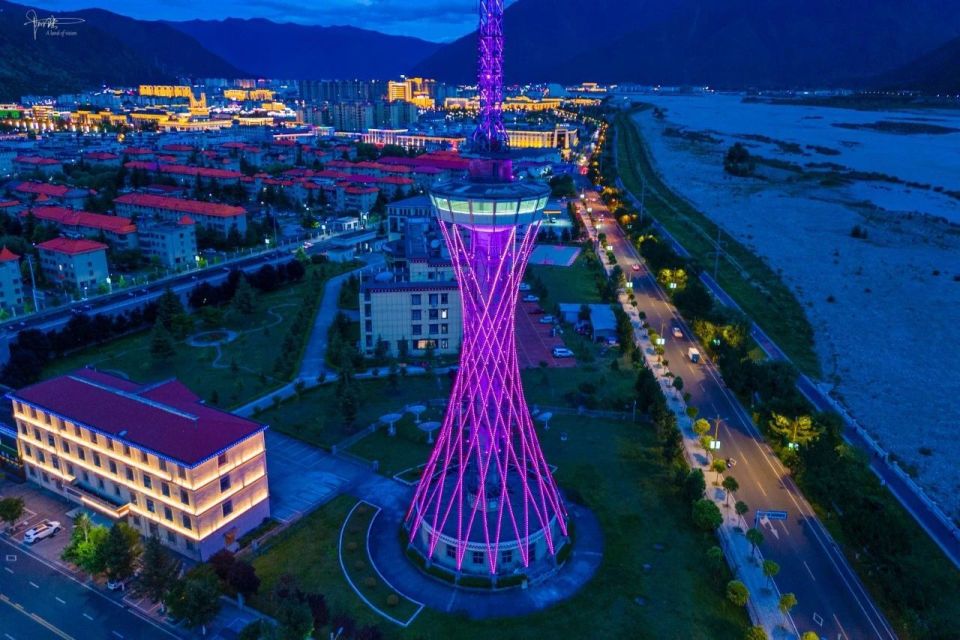 "林芝小肥腰"的灯光堪比广州小蛮腰,高海拔城市的夜景也这么美