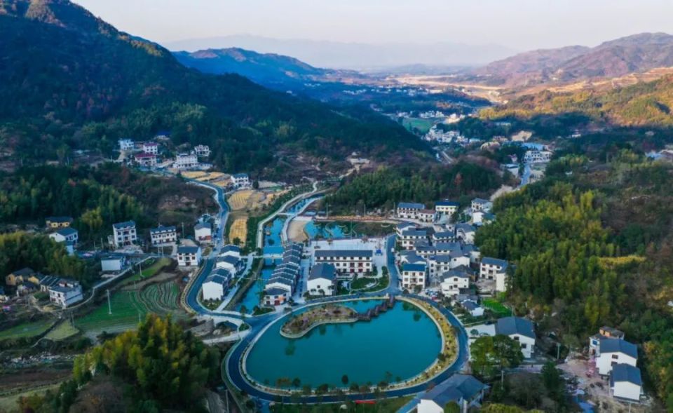 游览)——九井峰茶文化生态园(游览)——返程推荐理由:通城县山环水抱