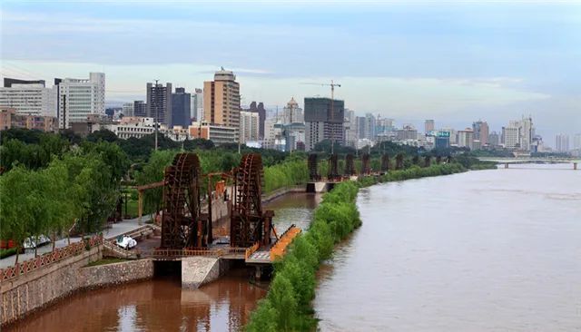 兰州:黄河边的露天音乐会唱响城市夜空