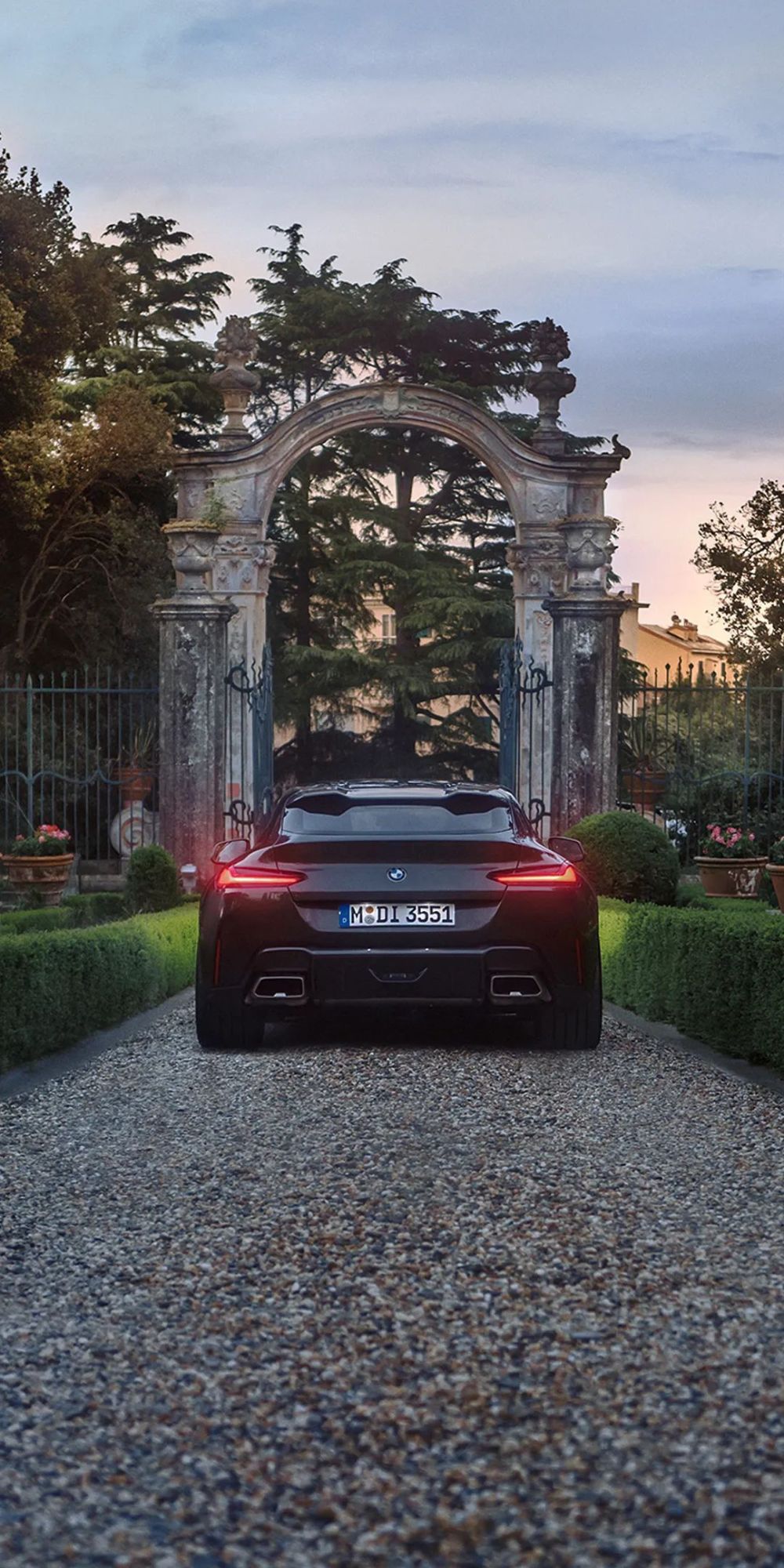 精彩手机壁纸,点击图片,长按保存图片,在手机"设置"中添加成桌面或