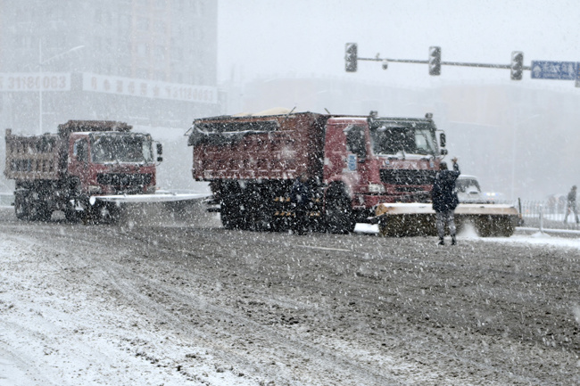 应对强降雪 沈阳市1．3万名环卫工人昼夜奋战守护出行