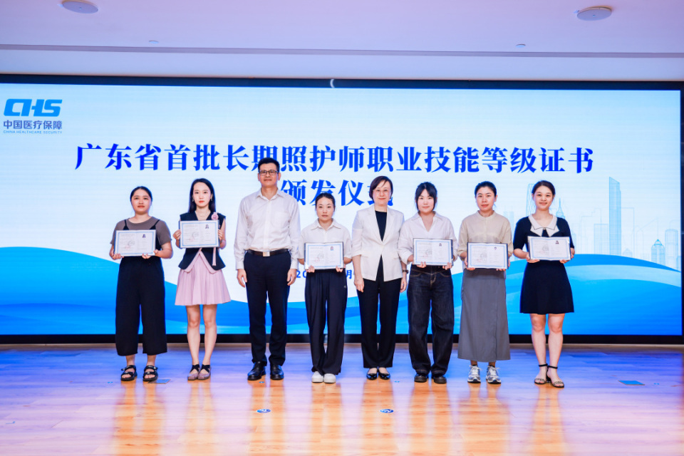 18岁就被爷爷奶奶喊阿姨？如今她竟有了这个新身份