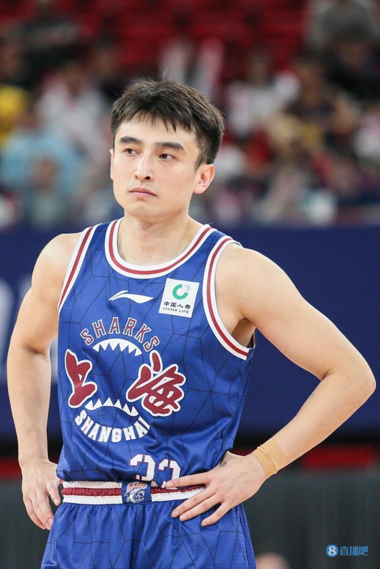 表现不俗罗汉琛12投8中三分6中4得到22分3板4助