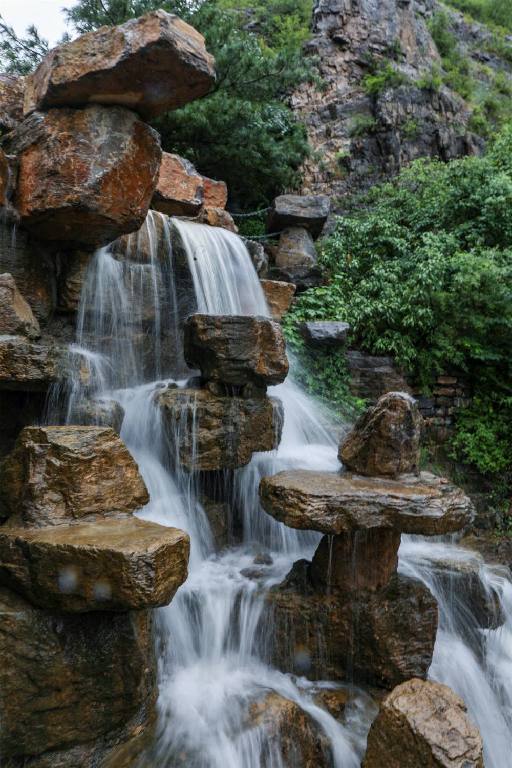 雨后潭溪山瀑布惹人醉