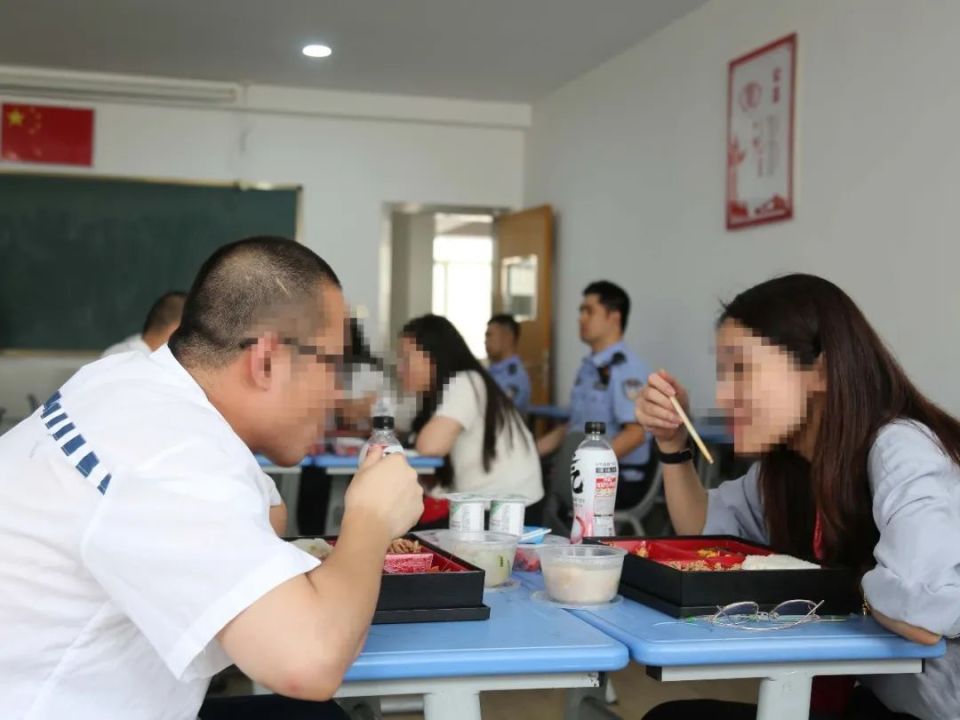 与法同行,与爱相伴:走入北新泾监狱的开放日