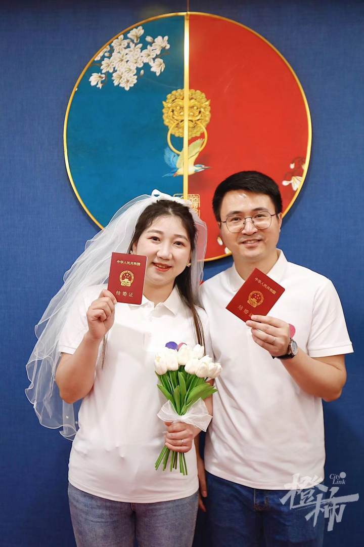 杭州姑娘在路上搭讪一男子,今天他们结婚了!"520",你被甜到了吗?