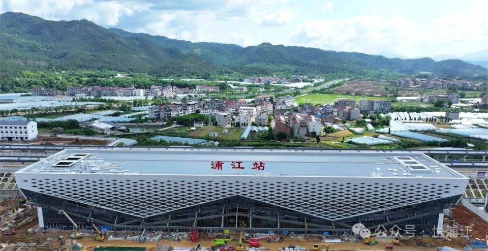 据了解,杭温高铁工程分为两期建设,一期为义乌至温州段,由百盛联合杭