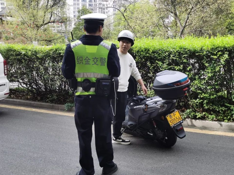 紧绷"安全弦"丨织金公安交警扎实推进二三轮摩托车"大排查,大起底,大