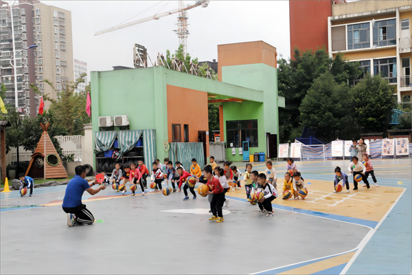 江津区东城小学:创三大新路径 育七彩好少年