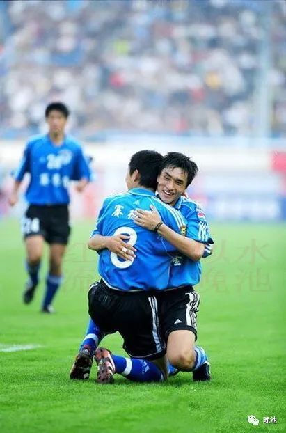 大连足球史上今天1999年阎嵩生涯首球王鹏扳平大连万达甲a赛季首胜6月