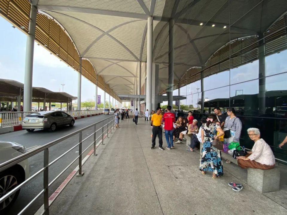 柬埔寨电子入境卡新情况:已重新启用,新增填写机器,有中文!_腾讯新闻