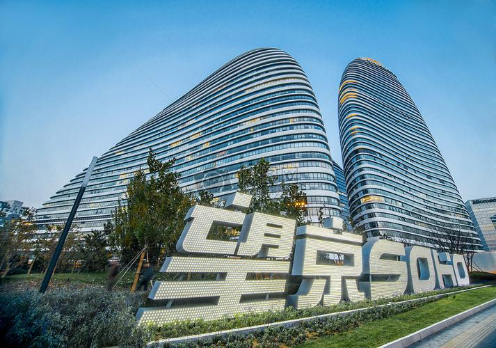 soho中国营业收入达五年新低 潘石屹年度薪酬仍高达431万元