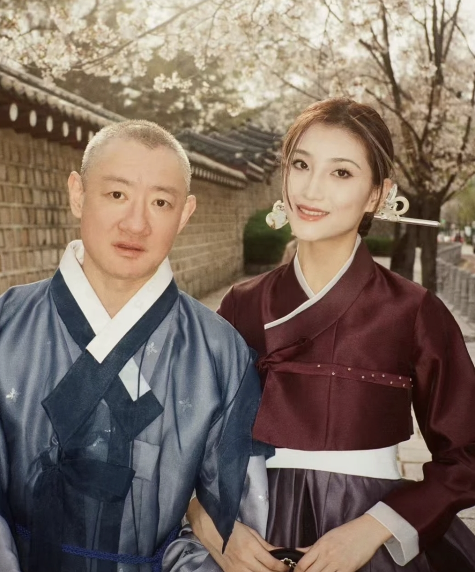 “京城四少”汪雨官宣再婚，妻子小他18岁，晒多张亲密照大秀恩爱_腾讯新闻