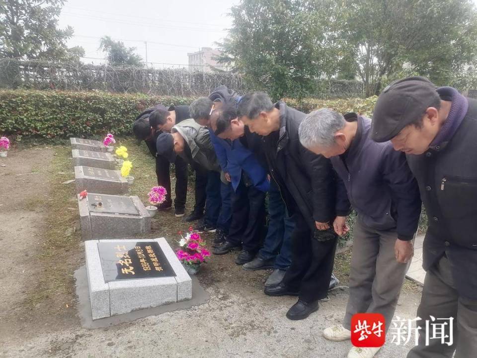 无名烈士墓迁进荣炳烈士陵园85年后这些战友重逢了