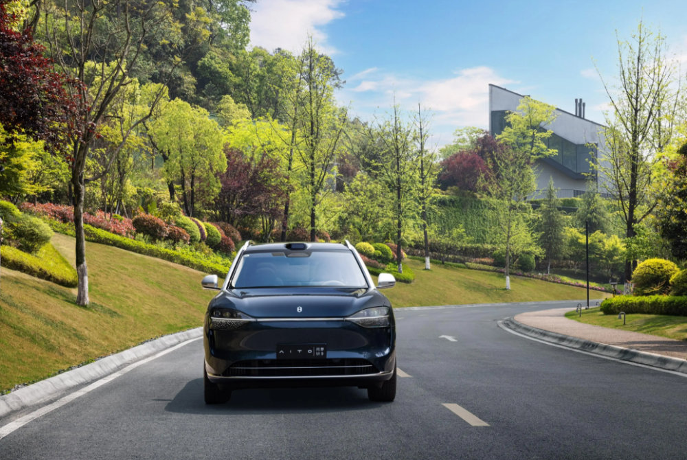 新华为问界m8曝光,将加入价格战,能成功吗?