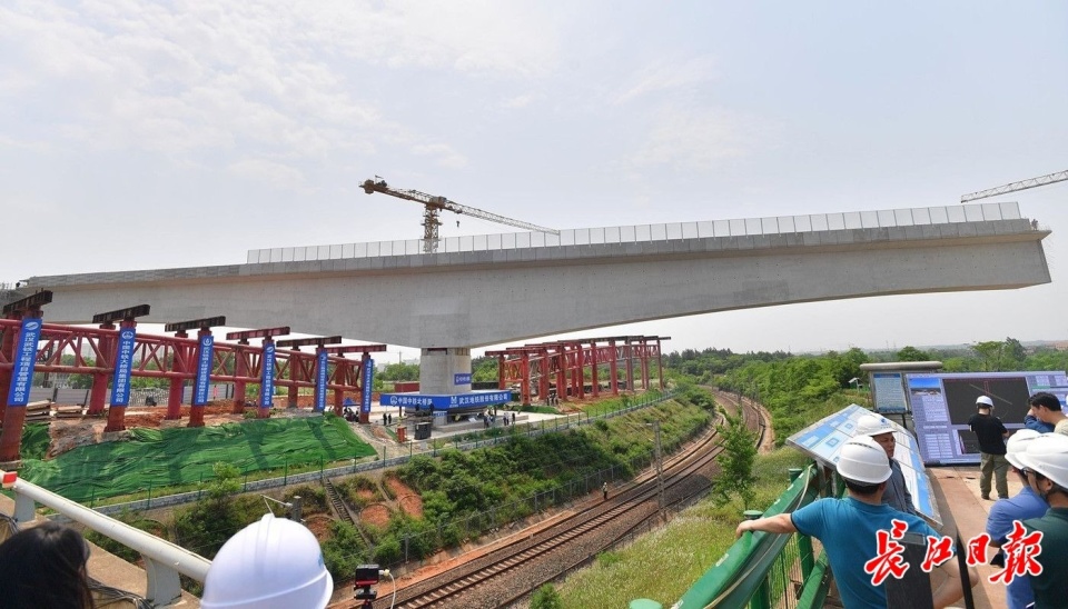 5座跨铁桥梁完成转体,地铁通向黄陂前川又迈进一大步