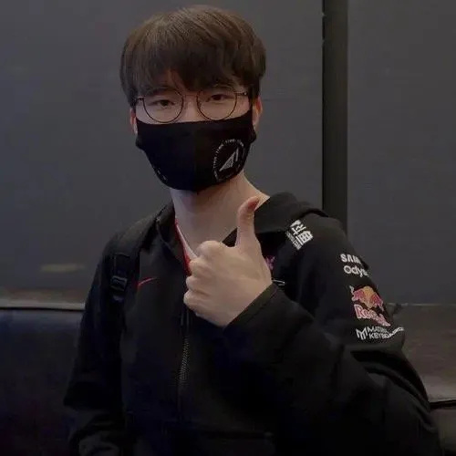 faker招牌沙皇发条加强图火了飞机技能削弱谁说撞墙没用