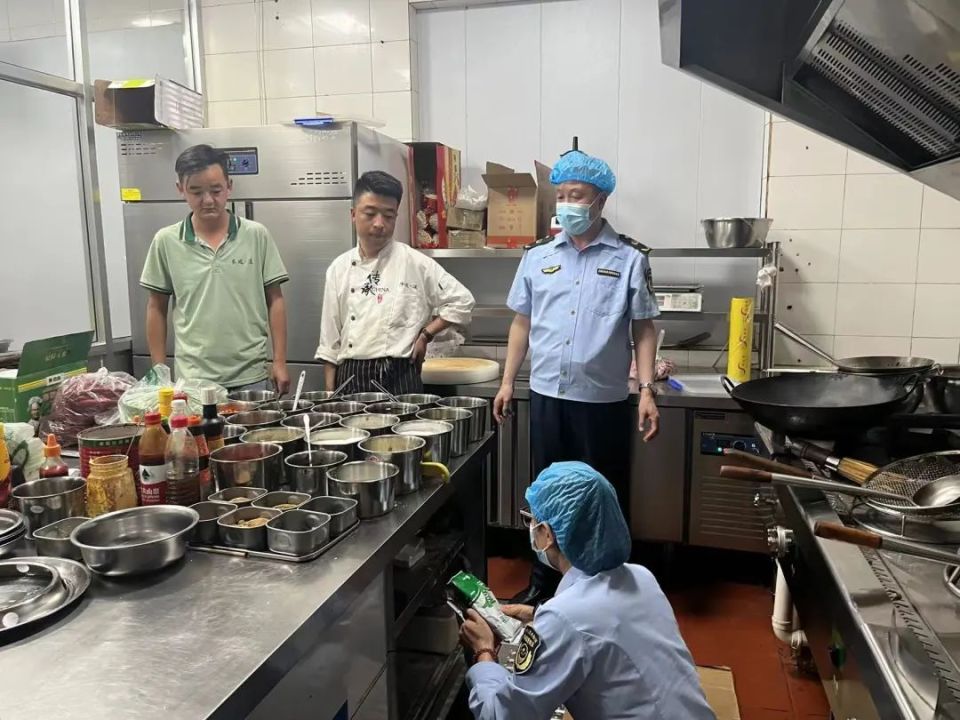 崆峒市场监管所联合镇政府积极开展农家乐专项整治工作