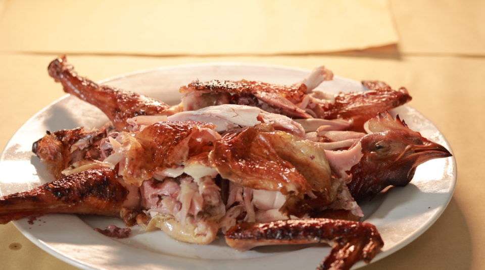 青岛平度的腊杆子烤鸡,真香,一年卖出50万只!