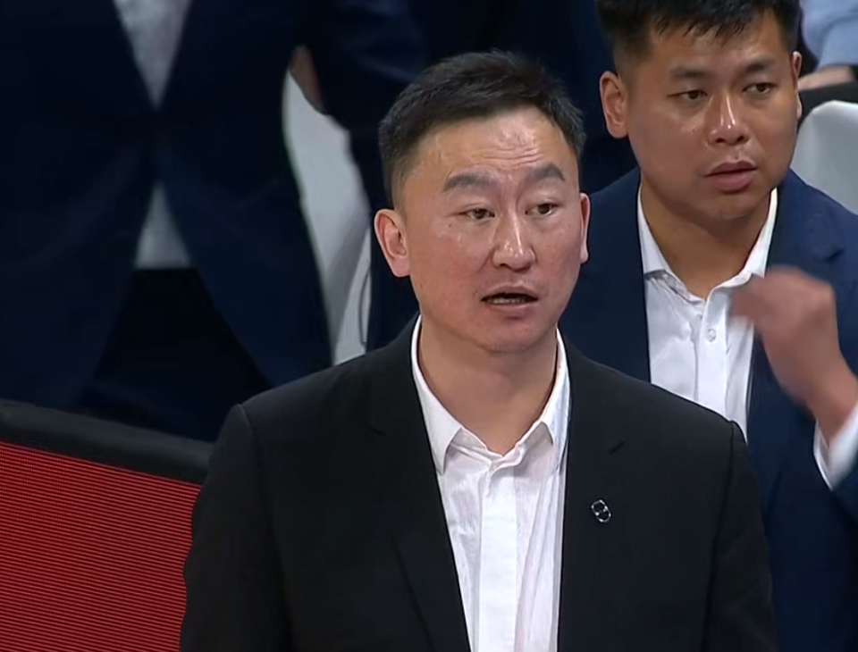 顶不住压力？青岛队主教练刘维伟下课，浙江有可能淘汰青岛晋级_腾讯新闻