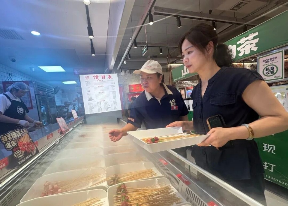 丈夫月薪不足3000元，34岁二孩宝妈杀回职场，工资半年涨3倍：从迎宾员升到店长，买下近30万元新车，还给小女儿报了舞蹈班_腾讯新闻