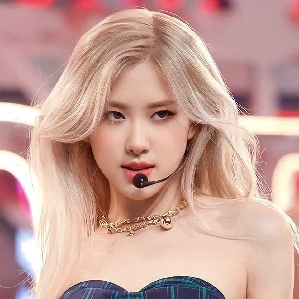 blackpink朴彩英演唱会上肩带滑落险走光网友真的好专业