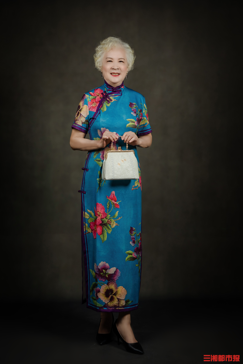 81岁银发奶奶玩转秀台任何年龄都要优雅美丽