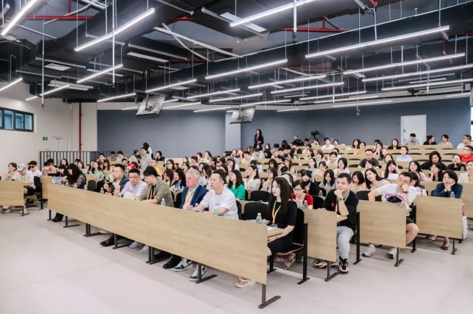 教融合·科教融汇"合作发展大会上与试验区产业发展公司成功签约"gec