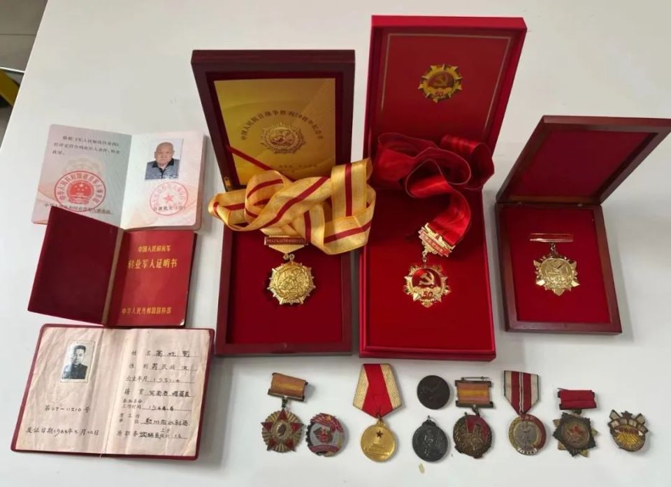 特等功臣的3枚特制"军功章"!70年后重见天日