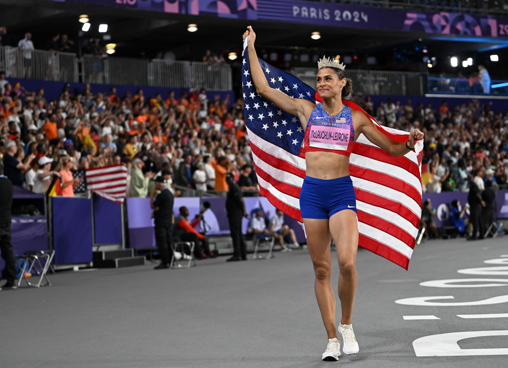 巴黎奥运会丨田径——女子400米栏:美国选手麦克劳林破世界纪录夺冠(3