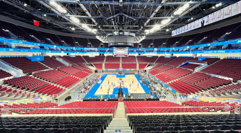 除了座椅是红色,五棵松体育馆布满了蓝色元素.