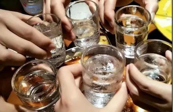 喝酒真实图片 酒桌图片