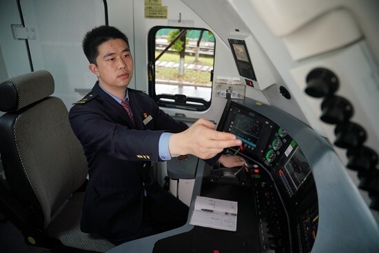 95后火车司机唐文杰用拼搏交出青春答卷