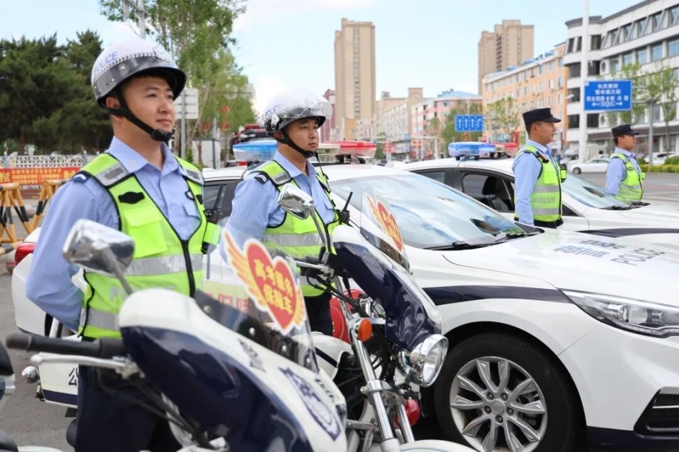 护航高考 | 助力考生逐梦 白城公安交警“警”随左右_腾讯新闻