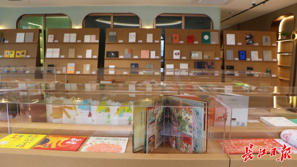 淘好书,趣互动,市民周末逛书展享受阅读时光_腾讯新闻