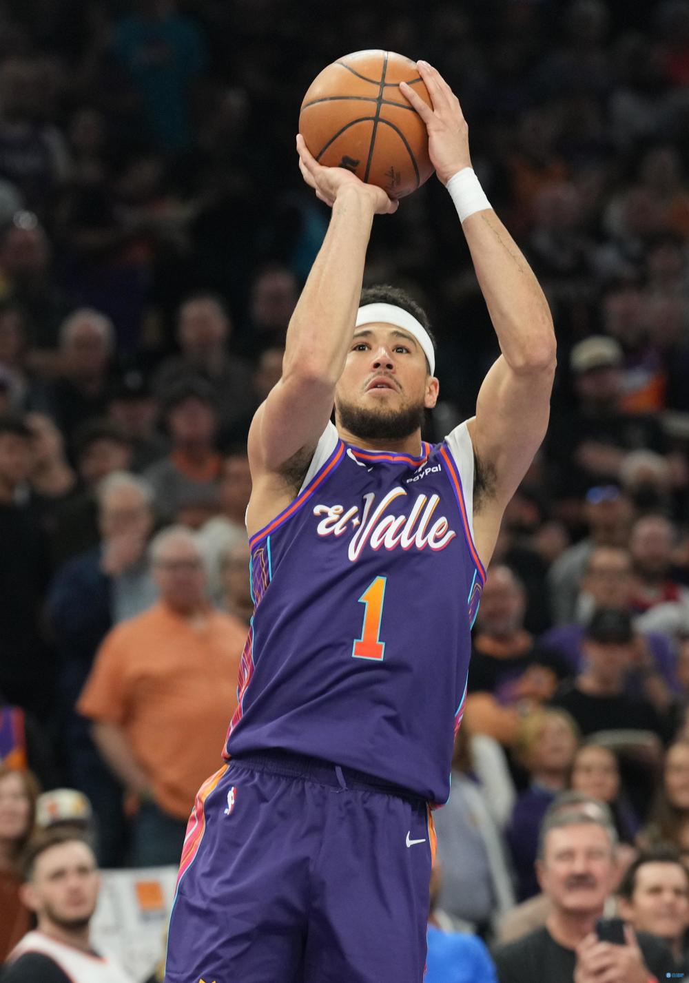 布克半场9中7&三分2中2怒轰18分5板4助