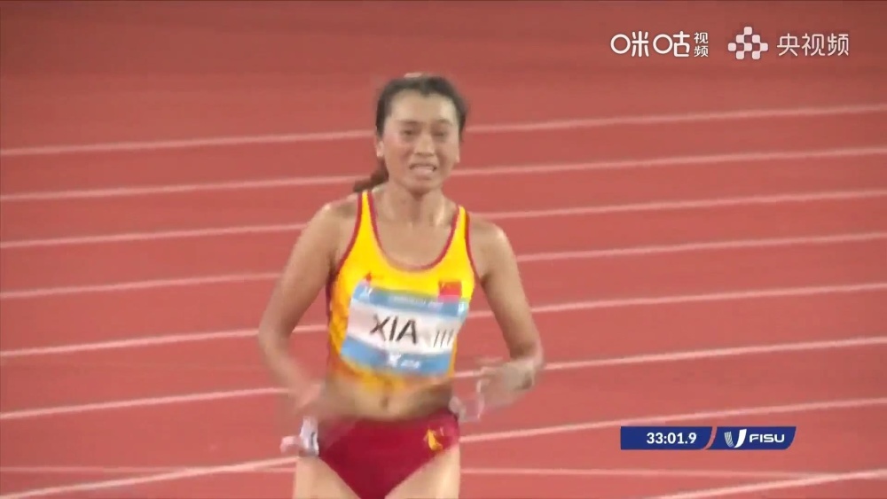 万米夺金！成都大运会田径项目女子10000米决赛，中国选手夏雨雨获得金牌_腾讯新闻