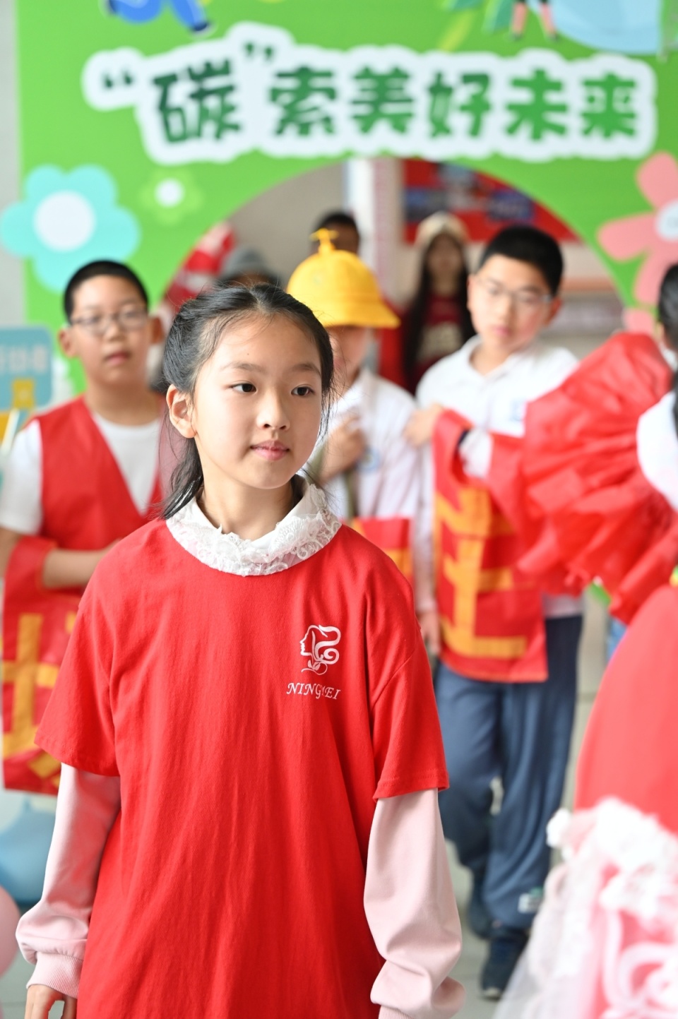 来自宁波市鄞州区惠风书院一年级的俞沐辰同学说,"我们生活在地球上