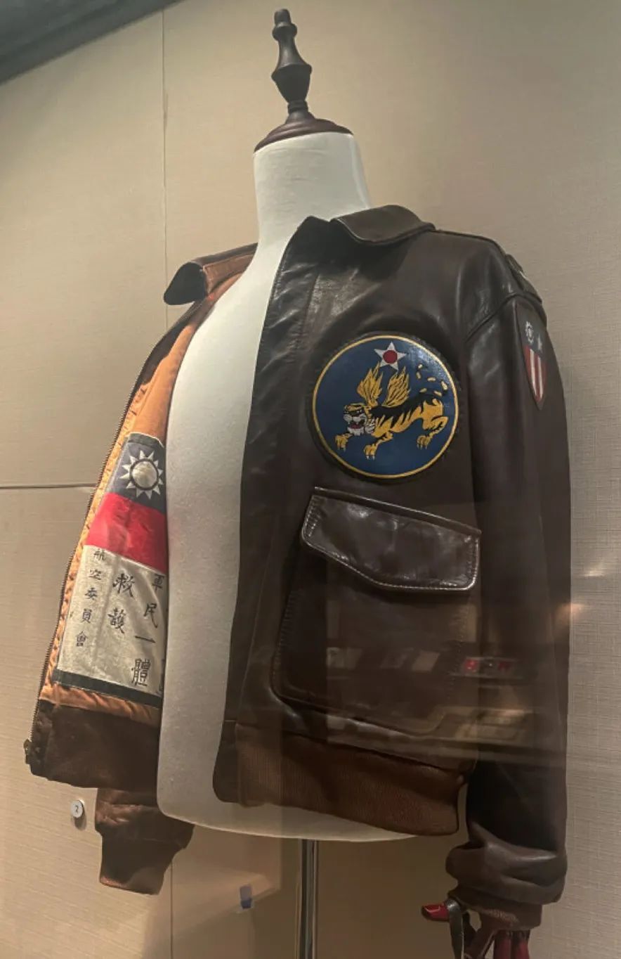 飞虎队飞行员的夹克,内衬有"血符"图由三喵先生提供◇ 飞虎队队员