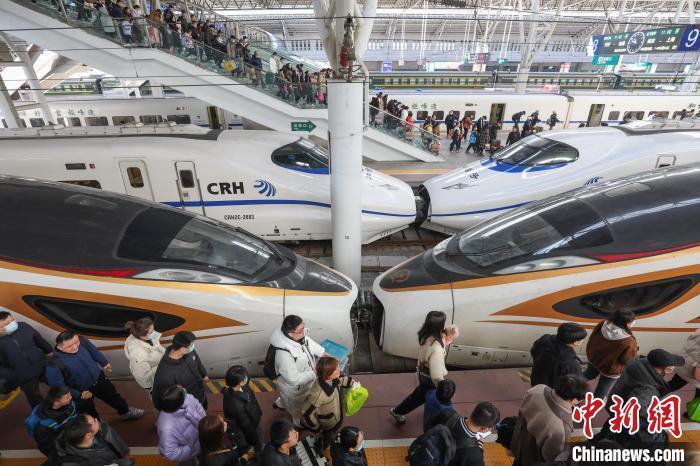 人次;其中节前15天发送旅客超3770万人次,日均发送旅客250万人次以上