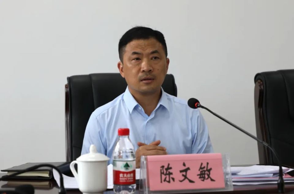 座谈会上,融安县委常委,副县长叶海峰对融安县开展第五次全国经济普查