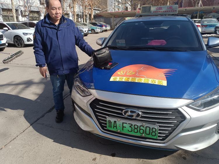 济南出租车好司机孟凡永拾金不昧善行感人
