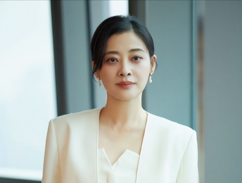 《老爸去相亲》中,除了张国立,佟大为主演之外,还有老戏骨张丰毅,梅婷