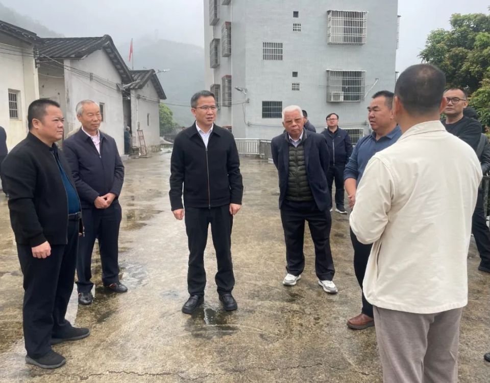 丰顺县长罗达祥深入汤坑镇横东村开展蹲点调研