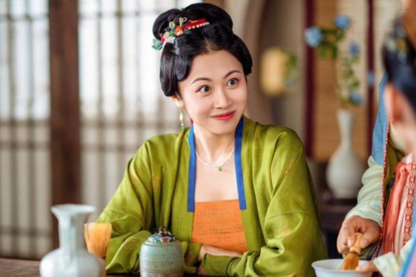 这个名字,或许你会有些陌生,但当我提及影片《你好,李焕英》中的王琴