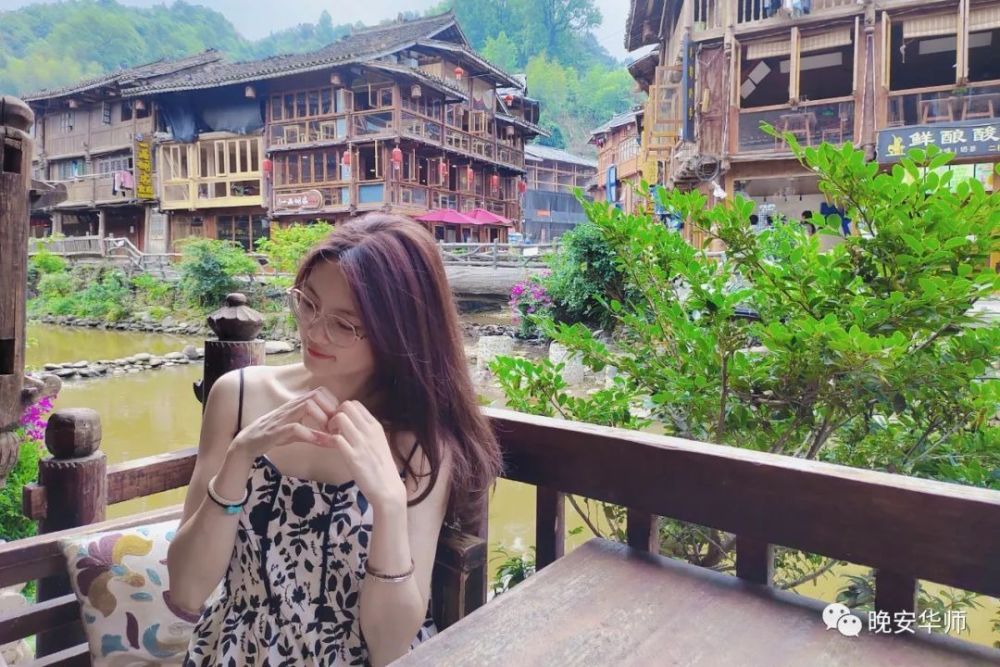 玩儿起来,李舒晴也出奇地认真.