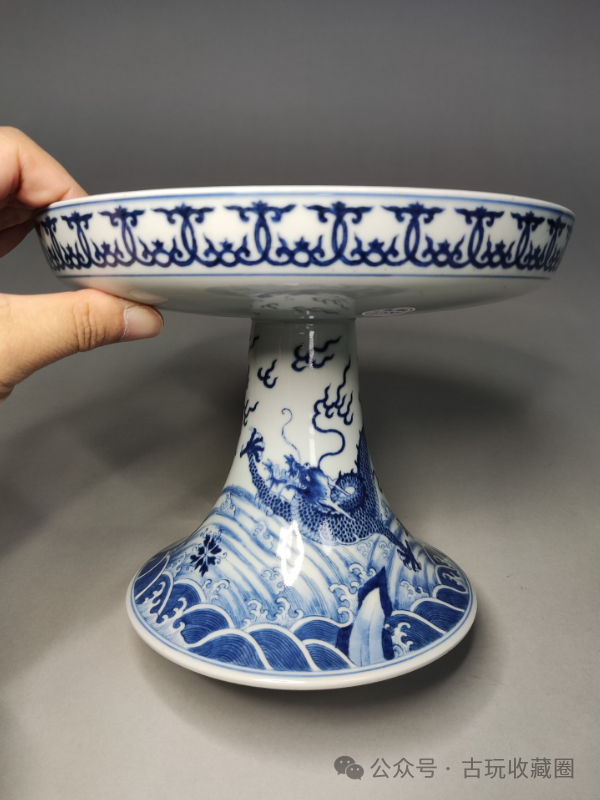 瓷器鉴赏：清乾隆青花鱼化龙纹高足盘-腾讯新闻