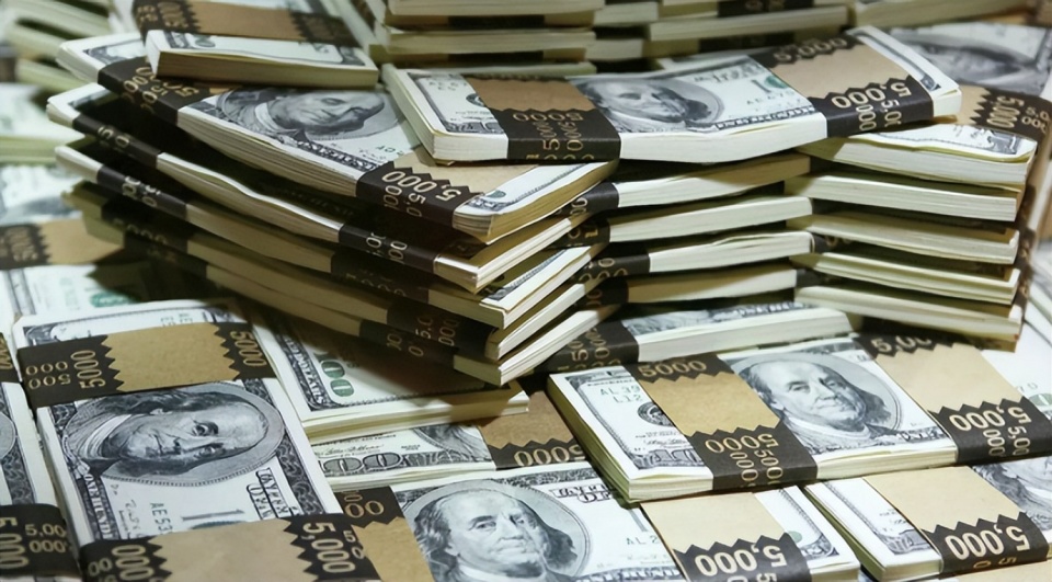 中国连续两个月增持美债,全球央行囤购800吨黄金